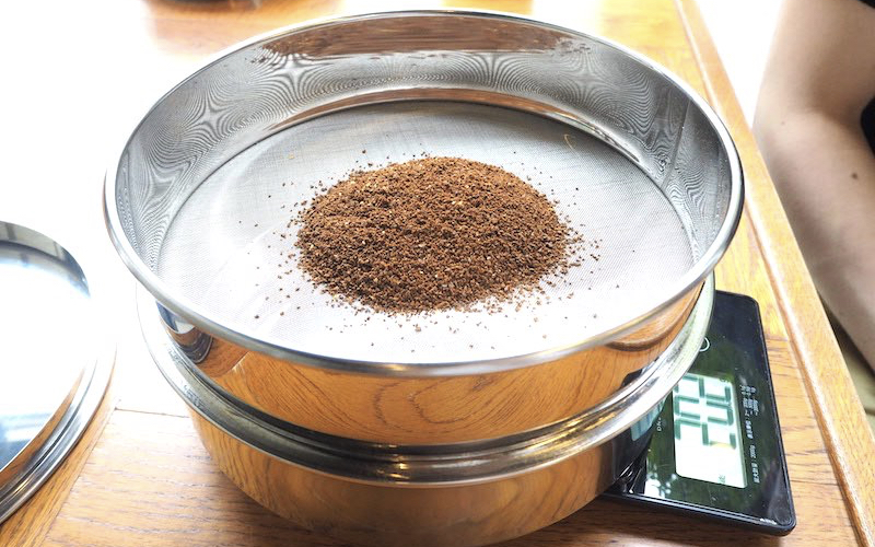 微粉を取り除くとコーヒーの味はどう変わるのか｜フルイにかけて検証 | THE COFFEESHOP（ザ・コーヒーショップ）