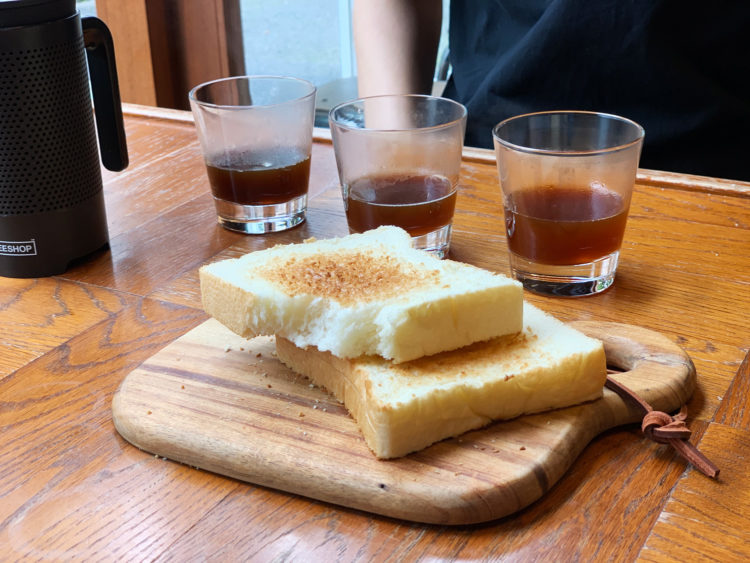 食パンとコーヒー