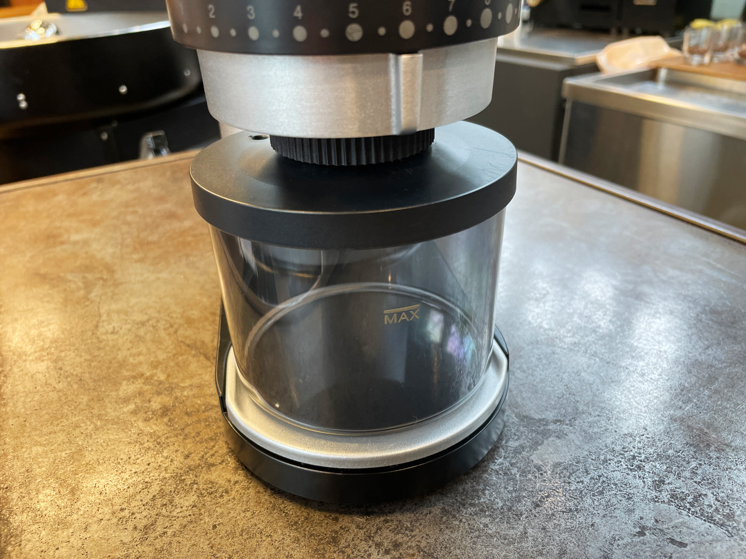 これはおすすめ！電動コーヒーグラインダー【cores CONE GRINDER C330】 使用レビュー - THE COFFEESHOP（ザ