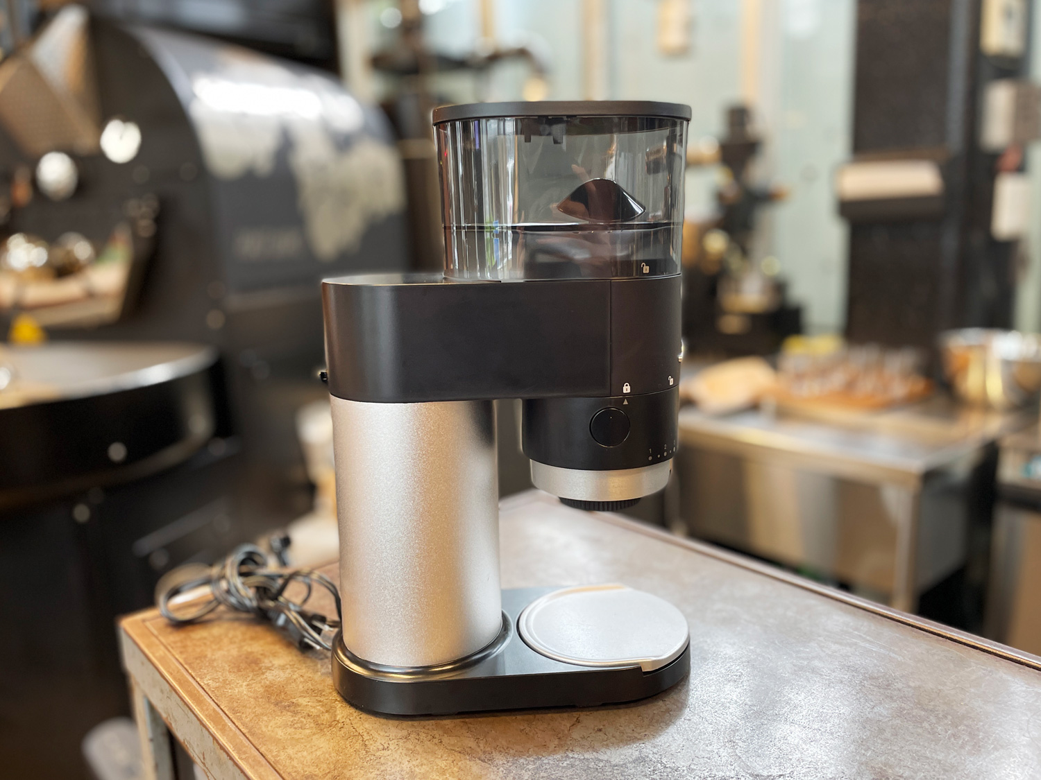 これはおすすめ！電動コーヒーグラインダー【cores CONE GRINDER C330】 使用レビュー - THE COFFEESHOP（ザ