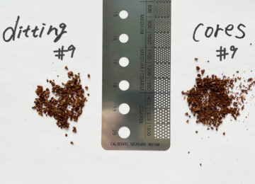 プロ用とガチ比較！電動コーヒーグラインダー【cores CONE GRINDER C330】 の性能を調査