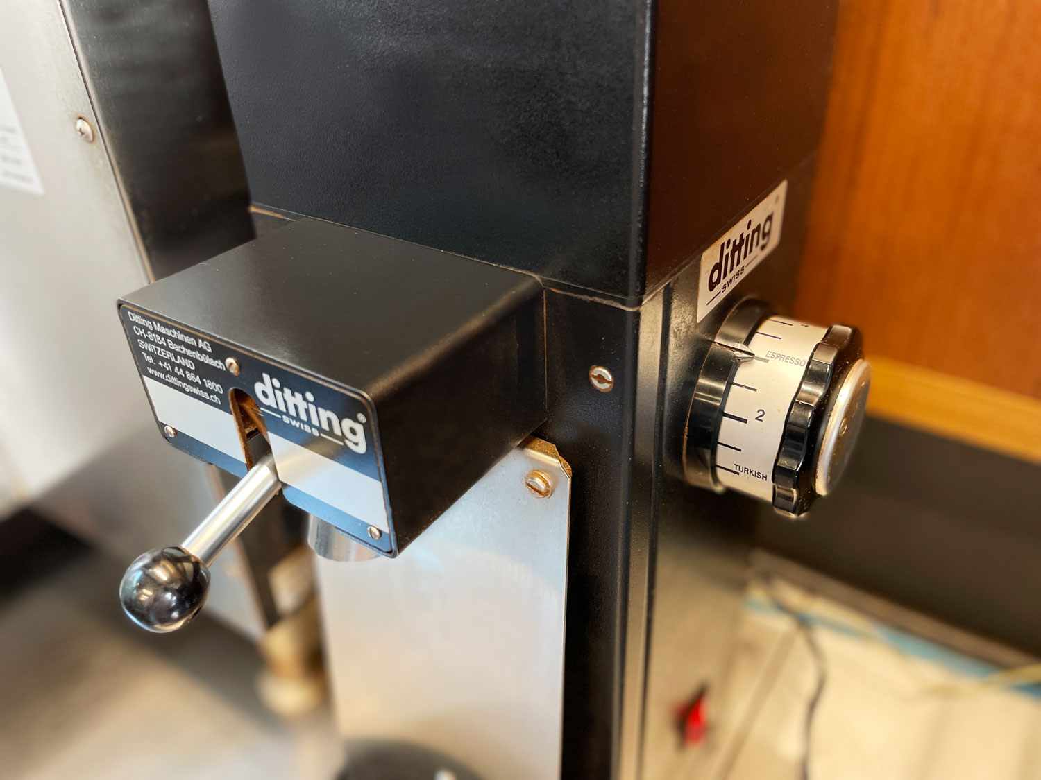 プロ用とガチ比較！電動コーヒーグラインダー【cores CONE GRINDER C330】 の性能を調査 - THE COFFEESHOP
