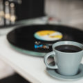 【コーヒーペアリング企画】春にコーヒーを飲みながら聴きたい音楽特集｜コーヒー×ミュージック