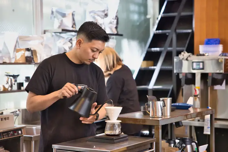 【日々進化】コーヒー専門店でコーヒーを飲む意味｜THE COFFEESHOP ＆ ROAST WORKS