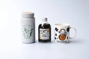 イラストレーター・ウマカケバクミコ × THE COFFEESHOPコラボグッズ発売！渋谷ロフトにて〈ウマカケバクミコのウマカフェ。2026〉も開催中！