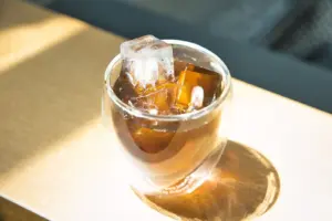 【初心者向け】特別な器具は不要！ドリップバッグで淹れる、簡単・本格アイスコーヒーの作り方